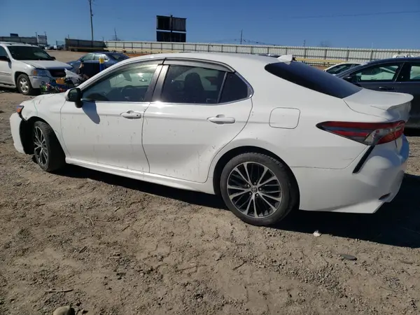 JTNB11HK6J3008052 2018 TOYOTA CAMRY - Image 2