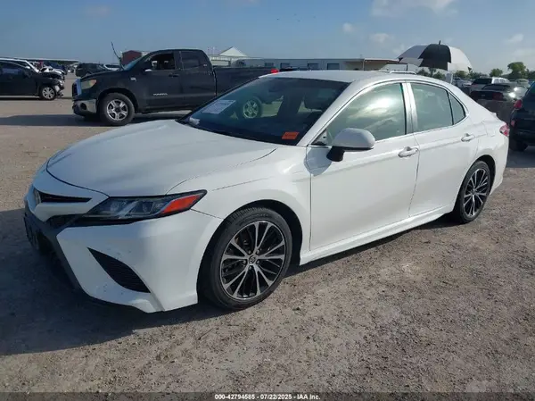 JTNB11HK6J3009735 2018 TOYOTA CAMRY - Image 2
