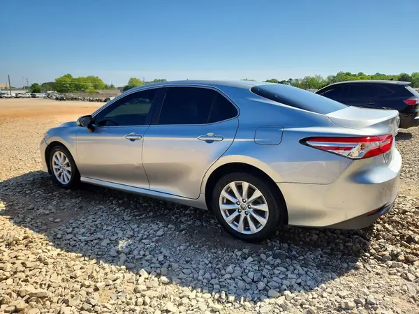 JTNB11HK6J3015129 2018 TOYOTA CAMRY - Image 2