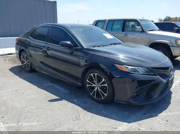 JTNB11HK6J3017589 2018 TOYOTA CAMRY - Image 1