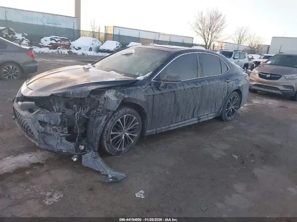 JTNB11HK6J3024784 2018 TOYOTA CAMRY - Image 2