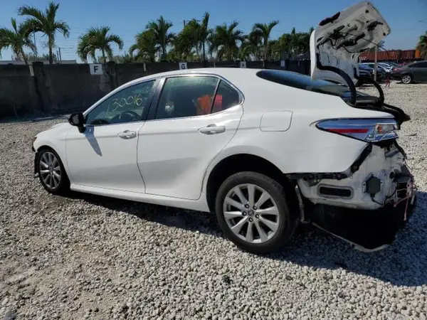 JTNB11HK6J3032609 2018 TOYOTA CAMRY - Image 2