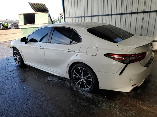 JTNB11HK6J3033873 2018 TOYOTA CAMRY - Image 2