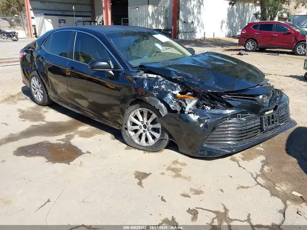 JTNB11HK6J3039737 2018 TOYOTA CAMRY - Image 1