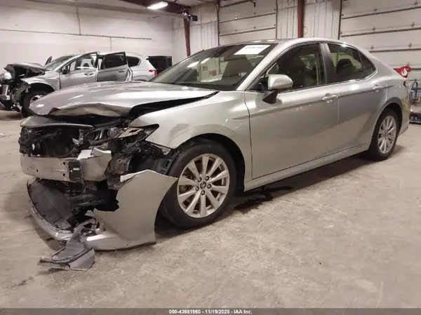JTNB11HK6J3042265 2018 TOYOTA CAMRY - Image 2