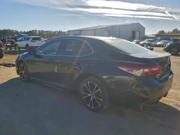 JTNB11HK6J3049426 2018 TOYOTA CAMRY - Image 2