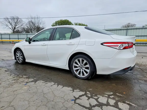 JTNB11HK7J3000946 2018 TOYOTA CAMRY - Image 2