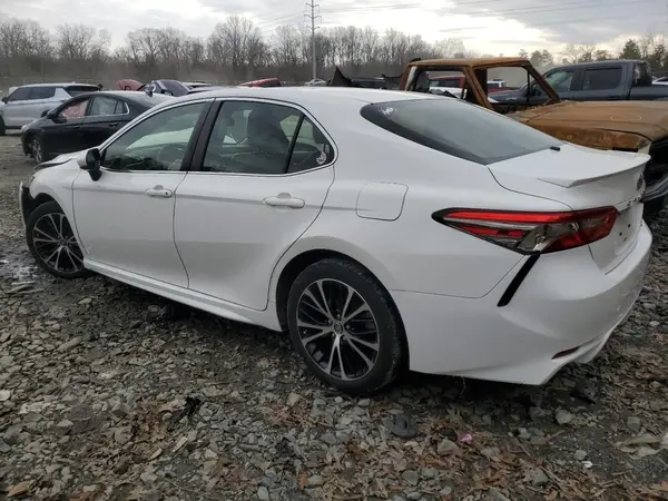 JTNB11HK7J3001630 2018 TOYOTA CAMRY - Image 2