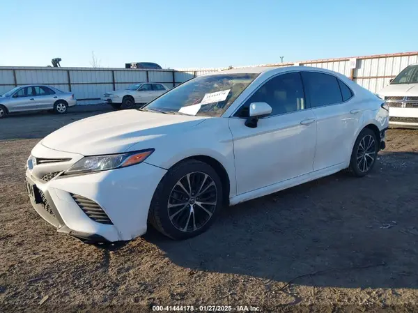 JTNB11HK7J3002499 2018 TOYOTA CAMRY - Image 2