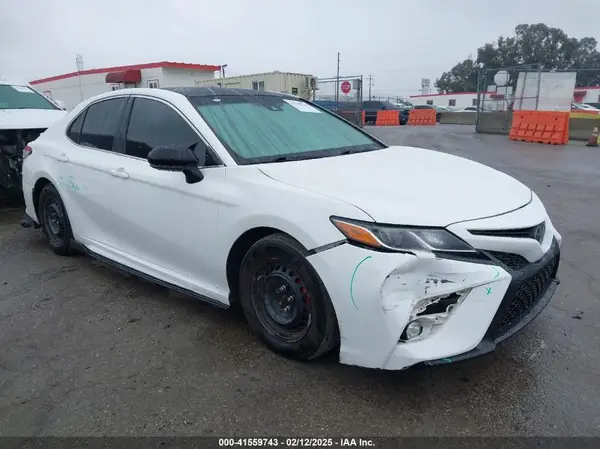 JTNB11HK7J3005662 2018 TOYOTA CAMRY - Image 1