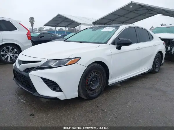 JTNB11HK7J3005662 2018 TOYOTA CAMRY - Image 2