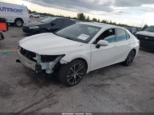 JTNB11HK7J3007833 2018 TOYOTA CAMRY - Image 2