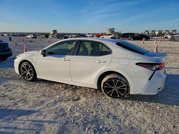 JTNB11HK7J3009579 2018 TOYOTA CAMRY - Image 2