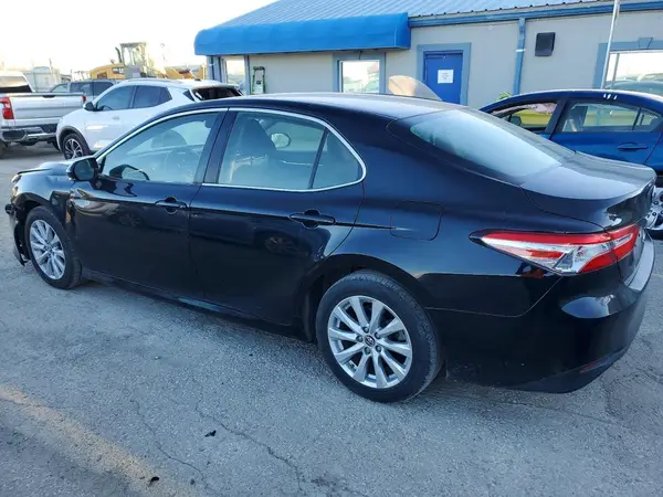 JTNB11HK7J3020873 2018 TOYOTA CAMRY - Image 2