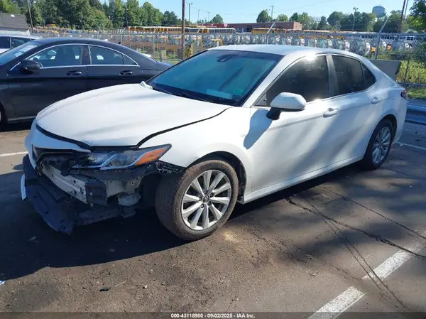 JTNB11HK7J3022655 2018 TOYOTA CAMRY - Image 2