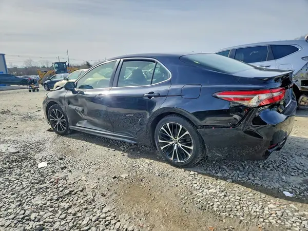 JTNB11HK7J3023305 2018 TOYOTA CAMRY - Image 2