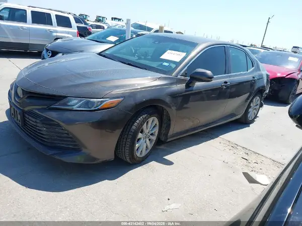 JTNB11HK7J3026821 2018 TOYOTA CAMRY - Image 2