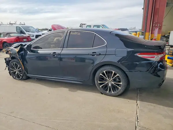 JTNB11HK7J3028083 2018 TOYOTA CAMRY - Image 2