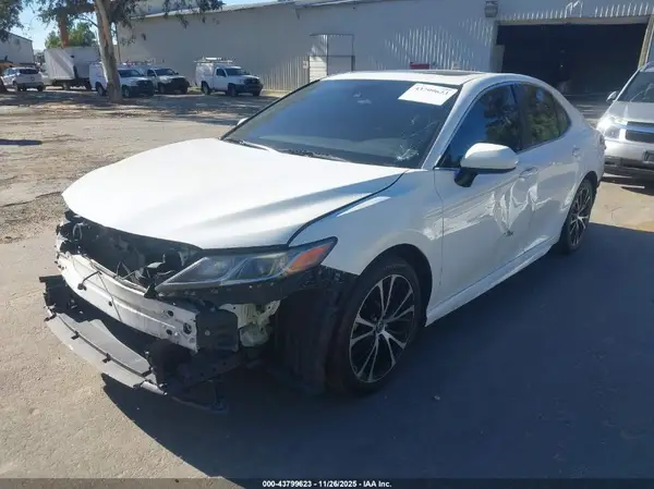 JTNB11HK7J3029041 2018 TOYOTA CAMRY - Image 2