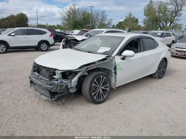 JTNB11HK7J3032800 2018 TOYOTA CAMRY - Image 2