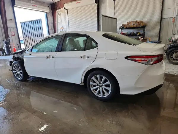 JTNB11HK7J3034157 2018 TOYOTA CAMRY - Image 2