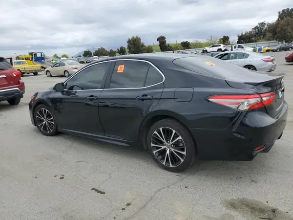 JTNB11HK7J3035888 2018 TOYOTA CAMRY - Image 2
