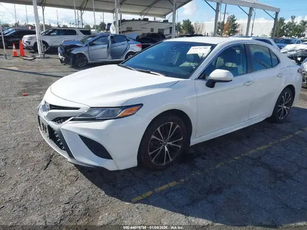 JTNB11HK7J3037964 2018 TOYOTA CAMRY - Image 2