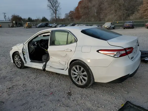 JTNB11HK7J3045143 2018 TOYOTA CAMRY - Image 2