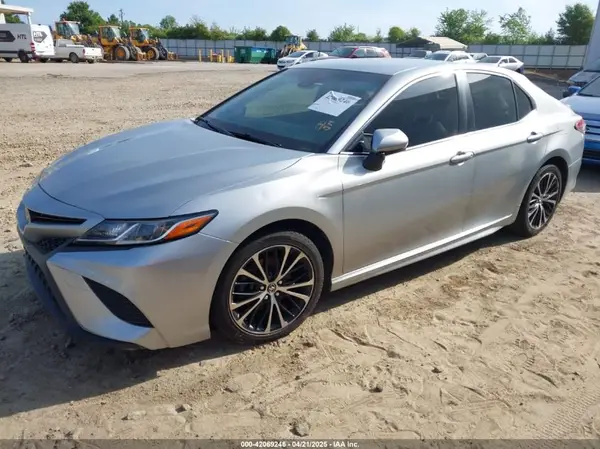JTNB11HK7J3045966 2018 TOYOTA CAMRY - Image 2