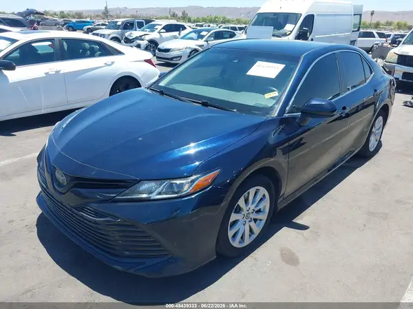 JTNB11HK7J3048219 2018 TOYOTA CAMRY - Image 2