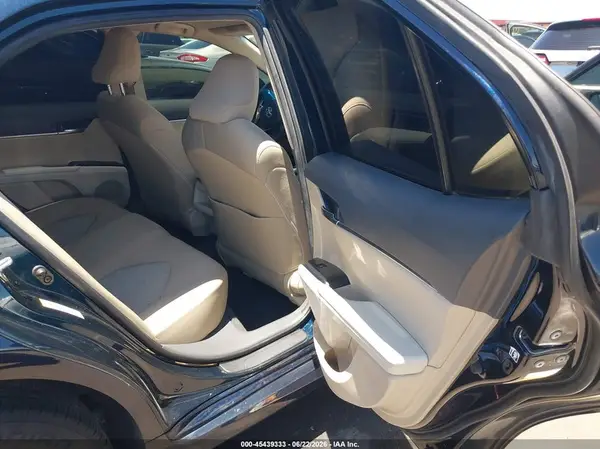 JTNB11HK7J3048219 2018 TOYOTA CAMRY - Image 8