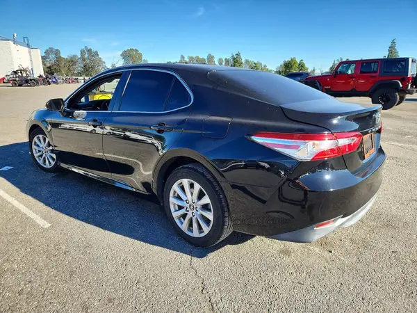 JTNB11HK7J3051492 2018 TOYOTA CAMRY - Image 2