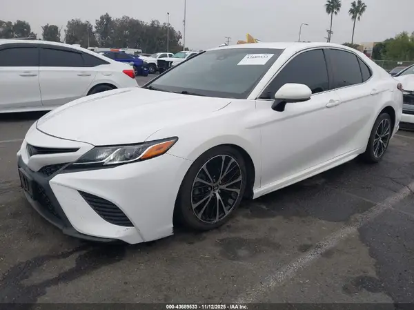 JTNB11HK7J3051959 2018 TOYOTA CAMRY - Image 2