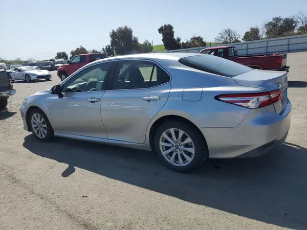 JTNB11HK7J3052951 2018 TOYOTA CAMRY - Image 2