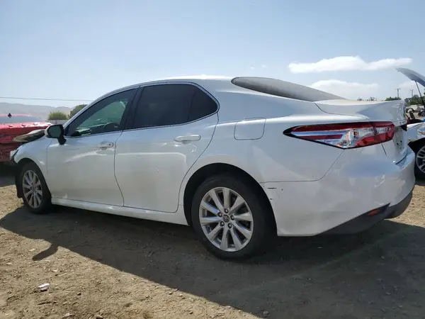 JTNB11HK7J3057566 2018 TOYOTA CAMRY - Image 2