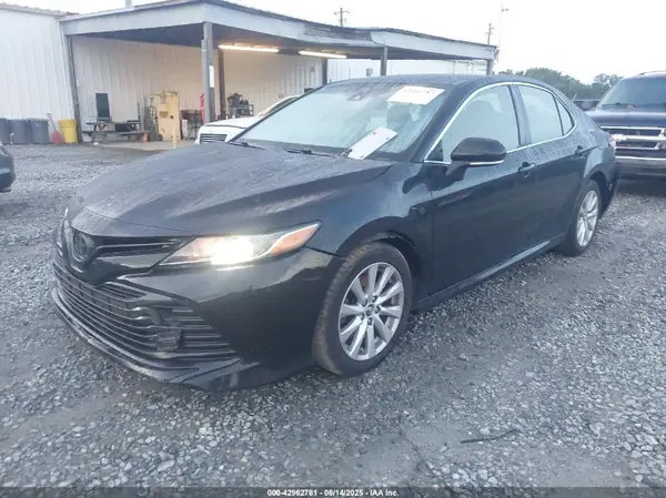 JTNB11HK7J3067983 2018 TOYOTA CAMRY - Image 2