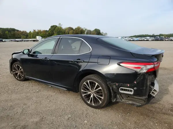 JTNB11HK7J3070656 2018 TOYOTA CAMRY - Image 2