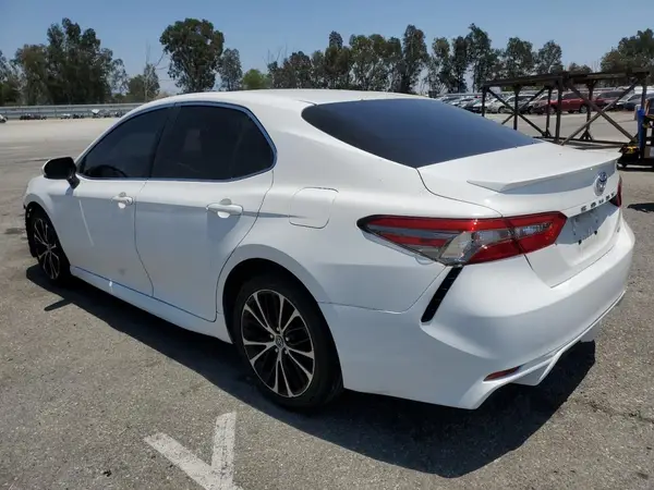 JTNB11HK7J3071841 2018 TOYOTA CAMRY - Image 2