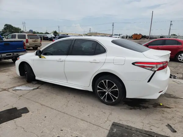 JTNB11HK8J3000874 2018 TOYOTA CAMRY - Image 2