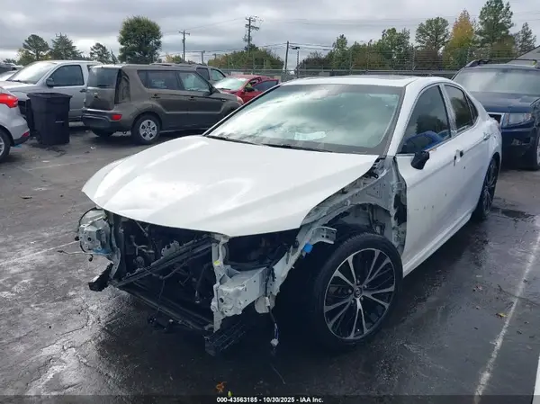 JTNB11HK8J3001569 2018 TOYOTA CAMRY - Image 2