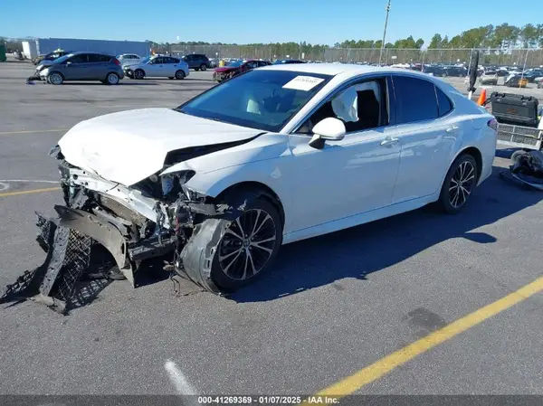 JTNB11HK8J3003077 2018 TOYOTA CAMRY - Image 2