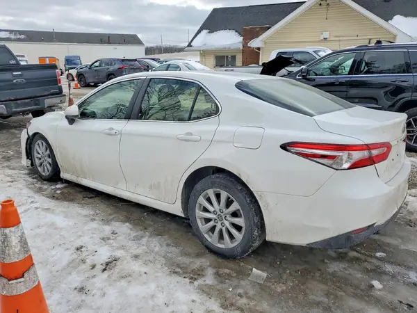 JTNB11HK8J3004665 2018 TOYOTA CAMRY - Image 2