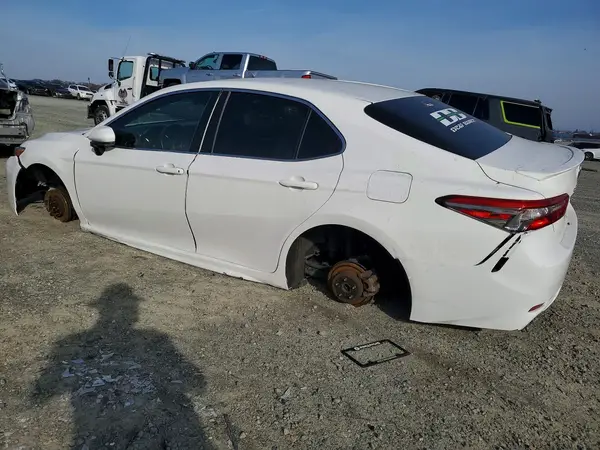 JTNB11HK8J3006836 2018 TOYOTA CAMRY - Image 2