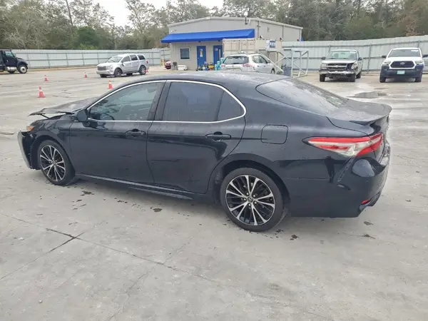 JTNB11HK8J3007503 2018 TOYOTA CAMRY - Image 2