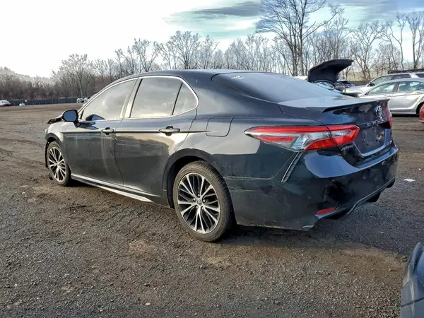 JTNB11HK8J3007940 2018 TOYOTA CAMRY - Image 2