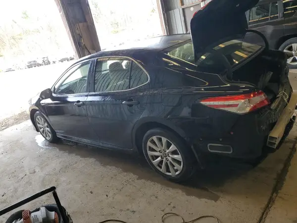JTNB11HK8J3008067 2018 TOYOTA CAMRY - Image 2
