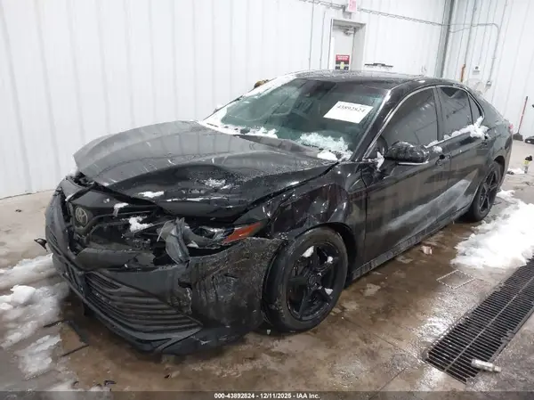 JTNB11HK8J3008201 2018 TOYOTA CAMRY - Image 2