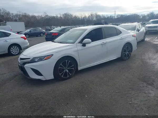 JTNB11HK8J3008277 2018 TOYOTA CAMRY - Image 2