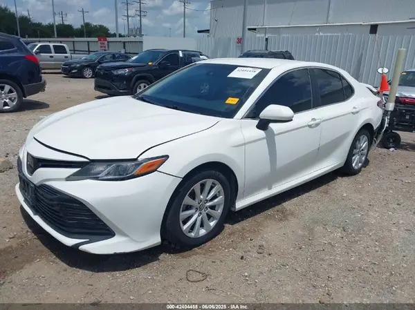 JTNB11HK8J3013351 2018 TOYOTA CAMRY - Image 2