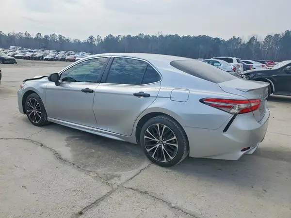 JTNB11HK8J3016198 2018 TOYOTA CAMRY - Image 2